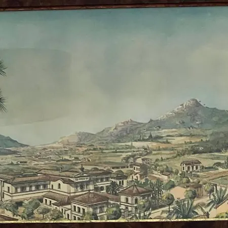 Chateau De La Clapiere 펜션 히에레