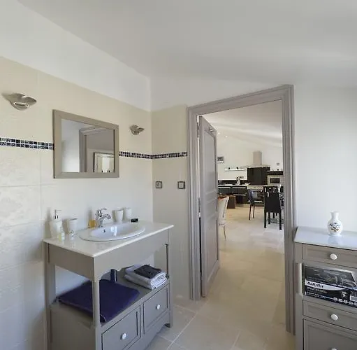 Chateau De La Clapiere Йер