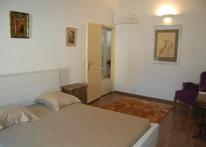 Chateau De La Clapiere Йер