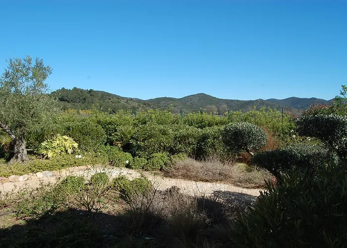 Chateau De La Clapiere Йер