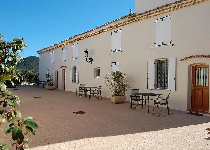 Chateau De La Clapiere * Йер