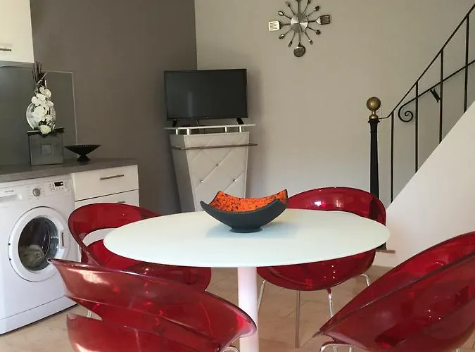 Chateau De La Clapiere Дом отдыха Йер