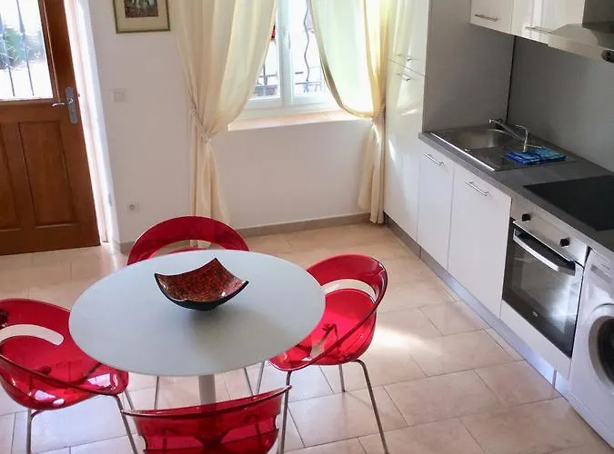 Дом отдыха Chateau De La Clapiere Йер